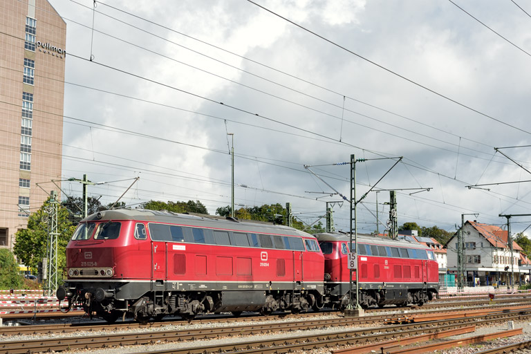 215 025 und 215 018 bei km 15,8 (September 2024)