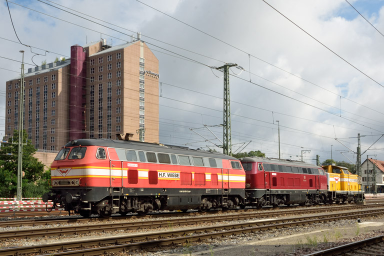 225 079, 215 018 und 212 107 bei km 15,8 (Juli 2024)