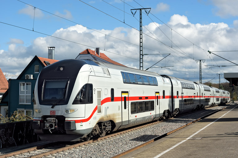 4010 108 als IC 486 bei km 16,8 (April 2024)