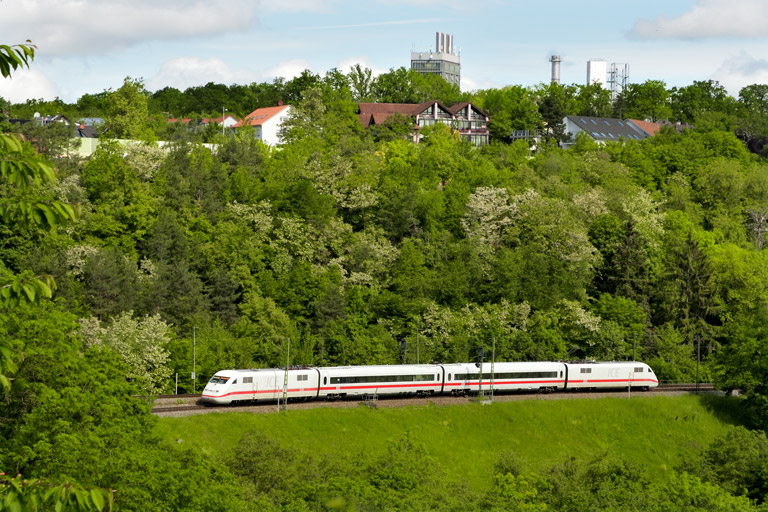 410 102 als Mess ST-A 94383 bei km 13,4 (Mai 2024)