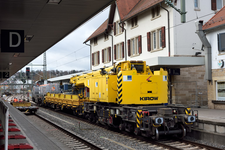 4185 026 und Schienenkranwagen bei km 15,6 (Februar 2024)