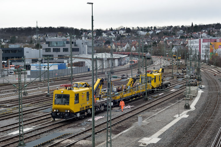 703 108 und 703 107 bei km 16,0 (Februar 2024)