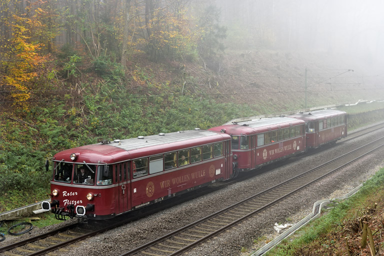 998 554, 798 081 und 798 469 bei km 18,8 (November 2024)