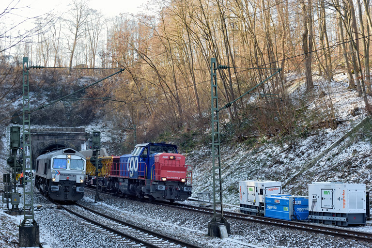 Am 843 094 und HGK DE 671 bei km 17,6 (Januar 2024)