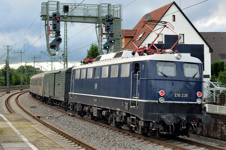 >E10 228 bei km 16,6 (Juni 2024)