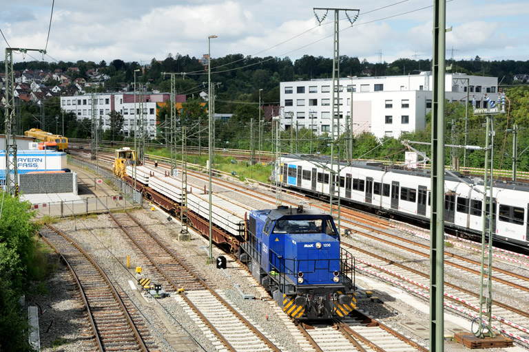 1275 108 und Planiermaschine bei km 16,0 (Juli 2024)