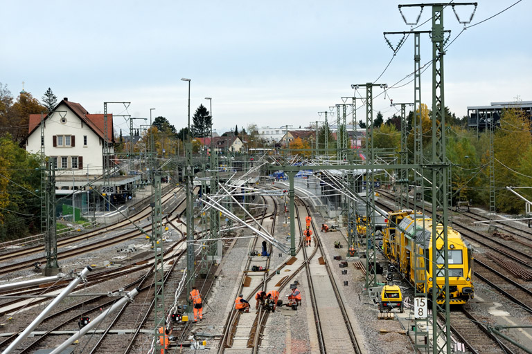 Stopf- und Planiermaschinenzug bei km 15,8 (Oktober 2024)