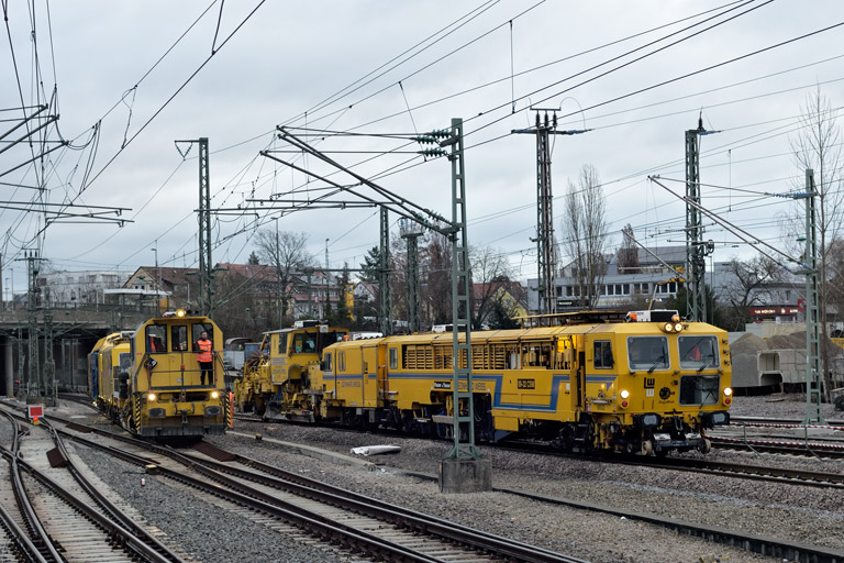 Stopf- und Planiermaschinenzug bei km 15,4 (Januar 2024)