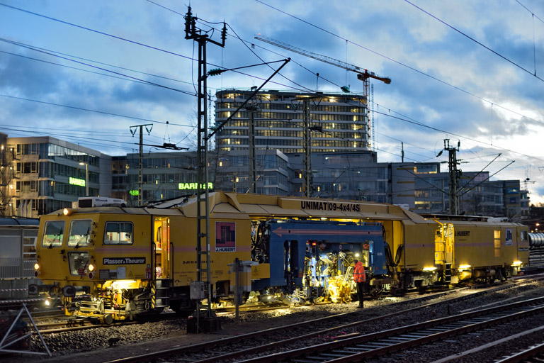 Stopfmaschinenzug bei km 15,6 (Januar 2024)
