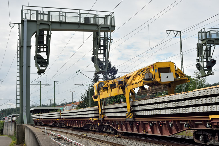 Gleisumbauzug bei km 16,6 (Juli 2024)