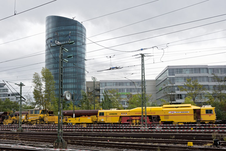 Stopf- und Planiermaschinenzug bei km 15,8 (September 2024)
