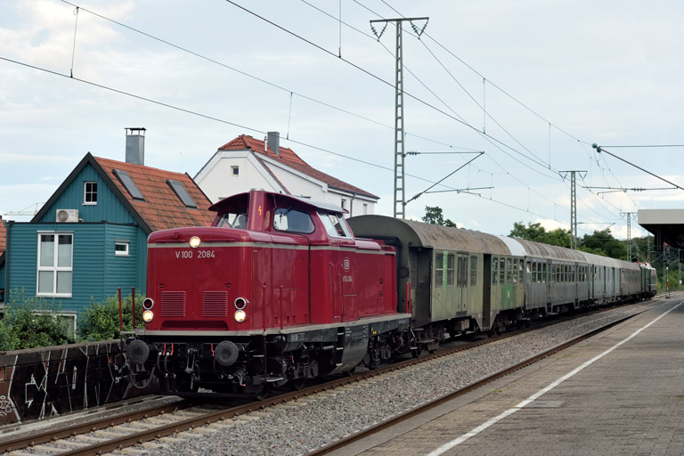>V100 2084 bei km 16,8 (Juni 2024)
