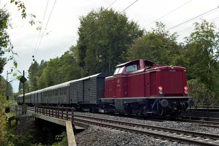 V100 2084 bei km 18,4 (Oktober 2024)