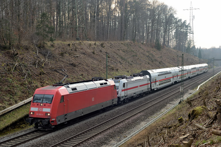 101 002 und 147 578 mit LPF-T 77757 bei km 19,0 (Februar 2025)