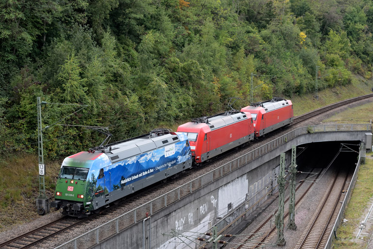 101 039, 101 009 und 101 069 bei km 13,8 (Oktober 2025)