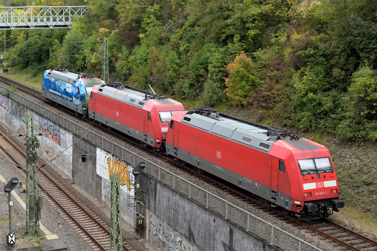 101 039, 101 009 und 101 069 bei km 14,0 (Oktober 2025)