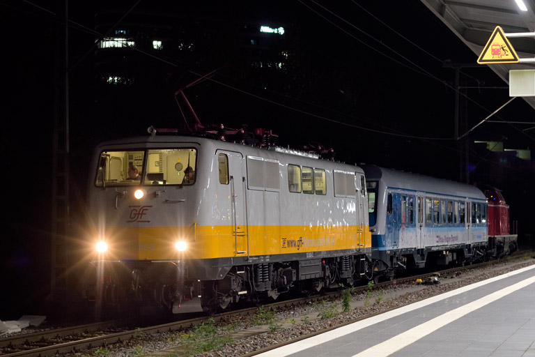 111 049 mit DbZ 91541 bei km 15,6 (Oktober 2025)