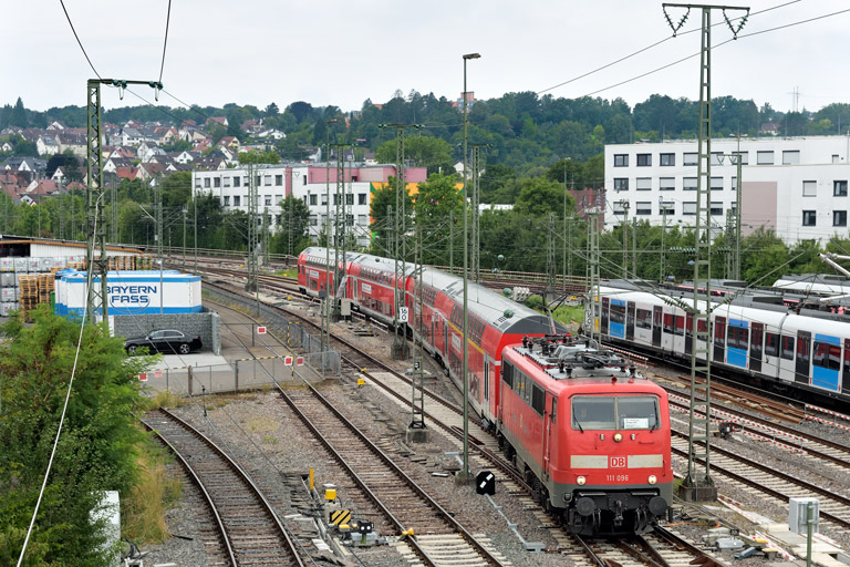 111 096 mit RE 19910 bei km 16,0 (Juli 2025)