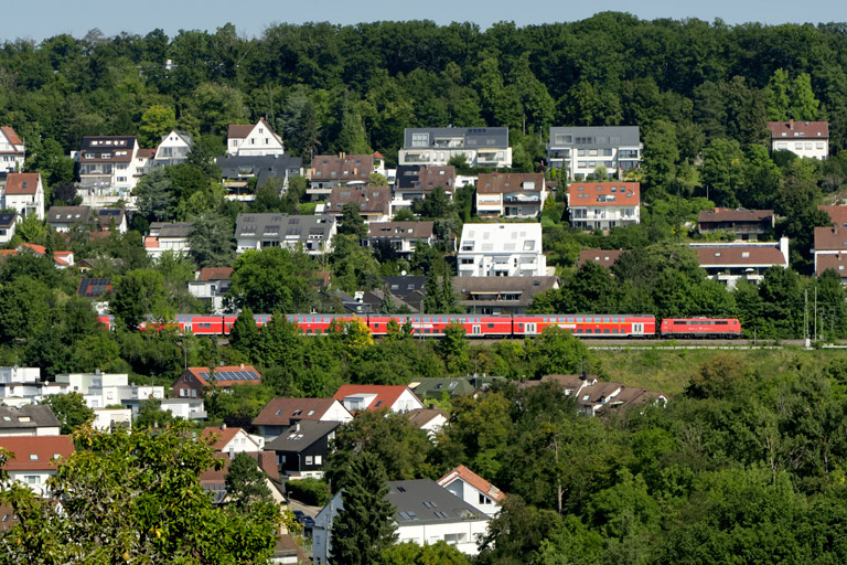 111 096 mit RE 19911 bei km 12,8 (August 2025)