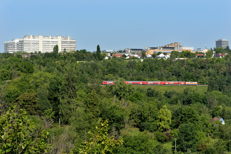 111 111 mit RE 19910 bei km 13,2 (August 2025)