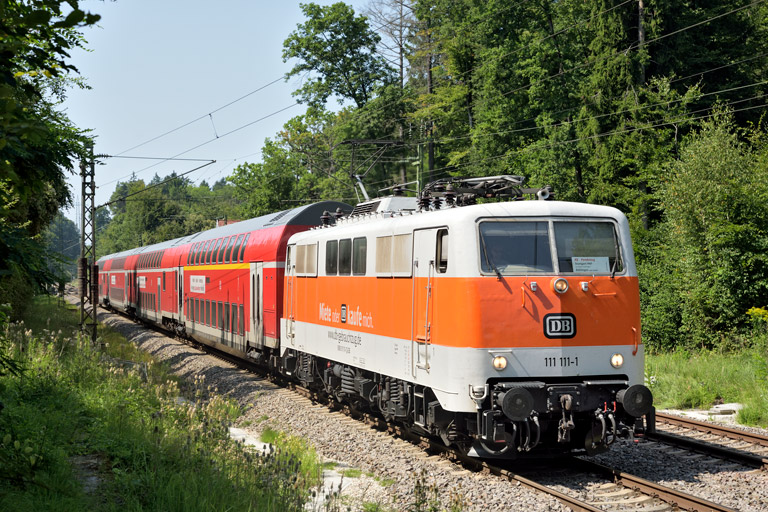 111 111 mit RE 19914 bei km 18,2 (August 2025)