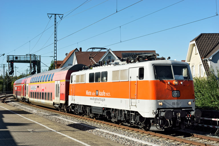 111 111 mit RE 19923 bei km 16,8 (September 2025)
