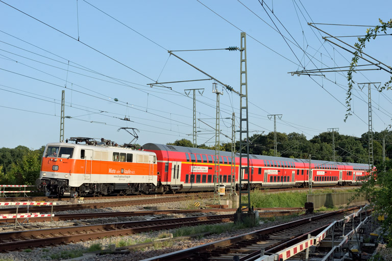 111 111 mit RE 19928 bei km 17,0 (August 2025)