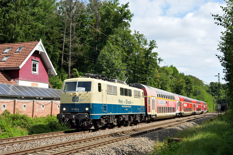111 174 mit RE 19913 bei km 18,2 (August 2025)