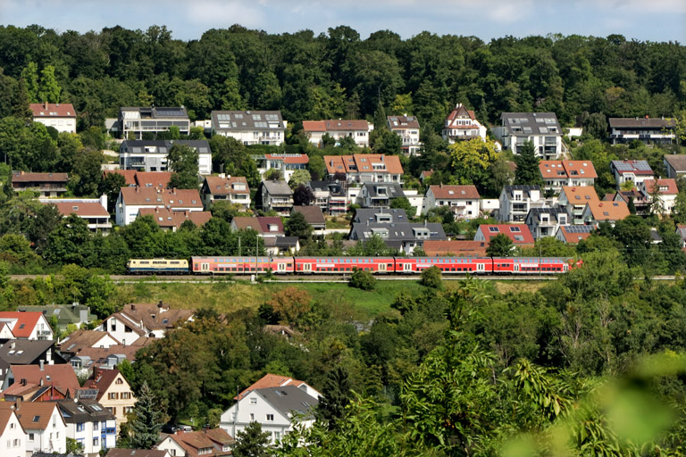 111 174 mit RE 19913 bei km 12,8 (August 2025)
