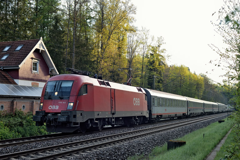 &Ouml;BB 1116 183 mit NJ 471 bei km 18,2 (April 2025)