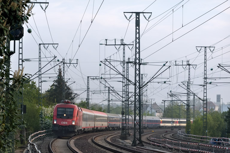 &Ouml;BB 1116 282 mit NJ 471 bei km 16,6 (April 2025)