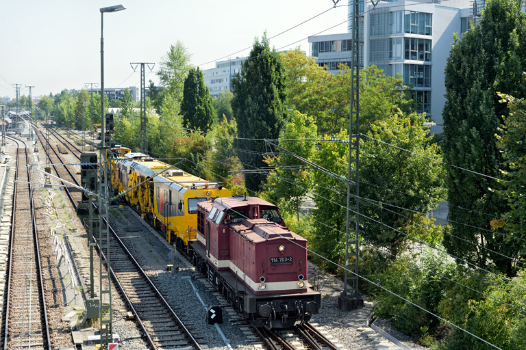 114 703 (ex-DB 202 703) bei km 15,8 (August 2025)