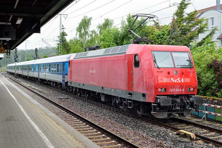 145 044 mit RE 1826 bei km 16,8 (Mai 2025)