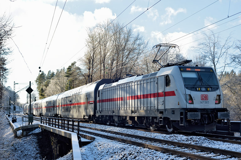 147 583 mit IC 2383 bei km 18,4 (Januar 2025)