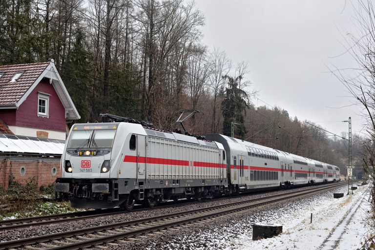 147 583 mit IC 2383 bei km 18,2 (Februar 2025)