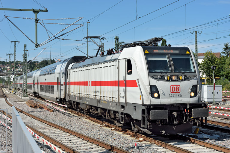 147 585 mit IC 388 bei km 15,6 (August 2025)