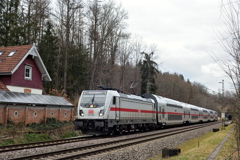 147 587 mit IC 2383 bei km 18,2 (M&auml;rz 2025)
