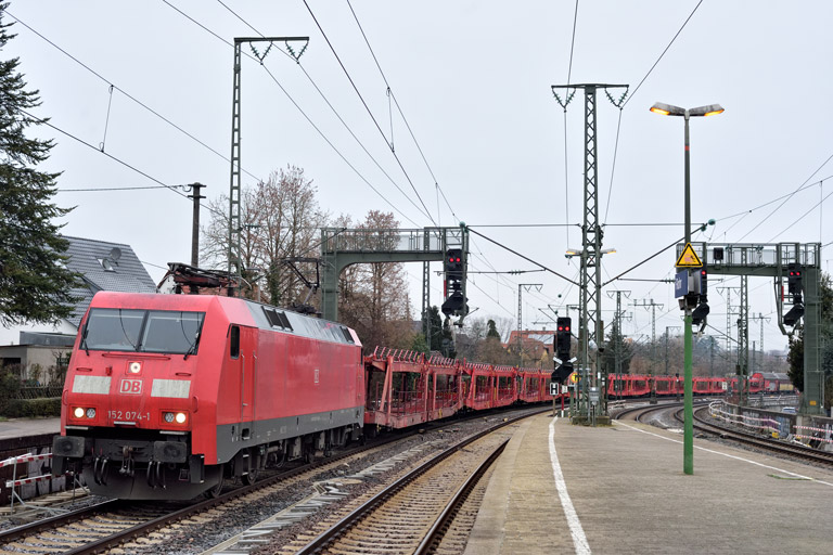 152 074 mit EZ 52088 bei km 16,8 (Dezember 2025)