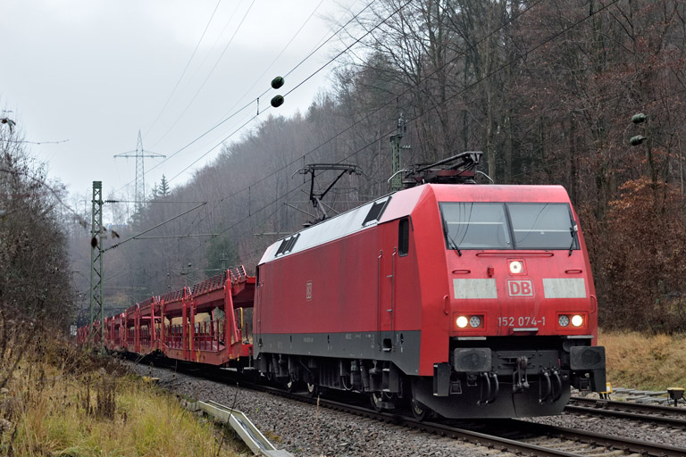 152 074 mit EZ 52090 bei km 18,0 (Dezember 2025)