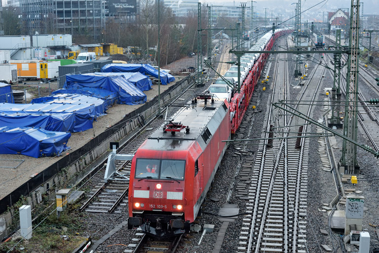152 109 mit GAG 60112 bei km 15,4 (Dezember 2025)