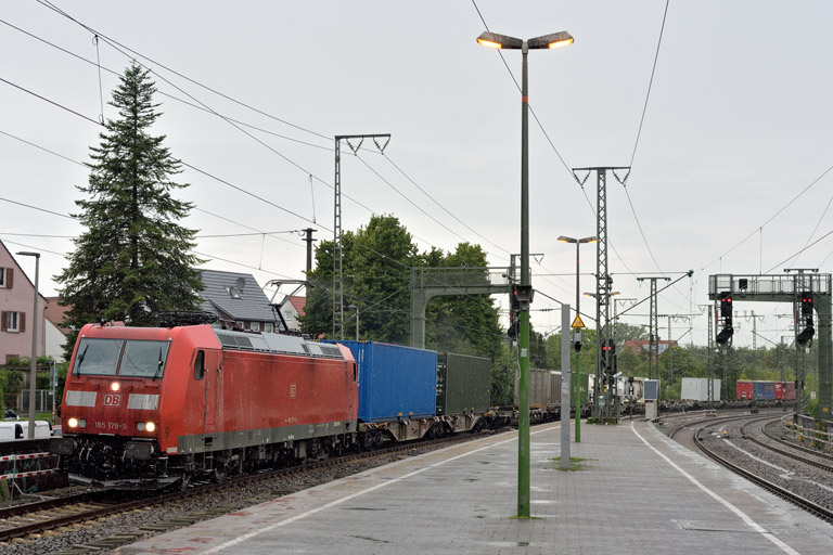 185 179 mit KT 50031 bei km 16,8 (August 2025)