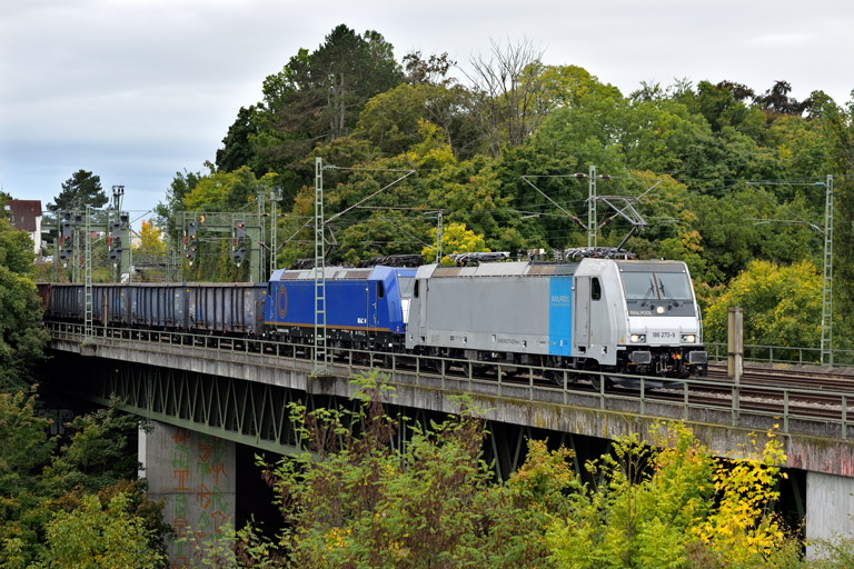 186 273 und 185 602 mit DGS 44082 bei km 14,6 (Oktober 2025)