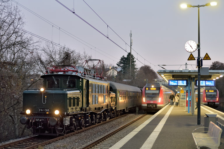194 088 mit DPE 88722 bei km 14,2 (November 2025)