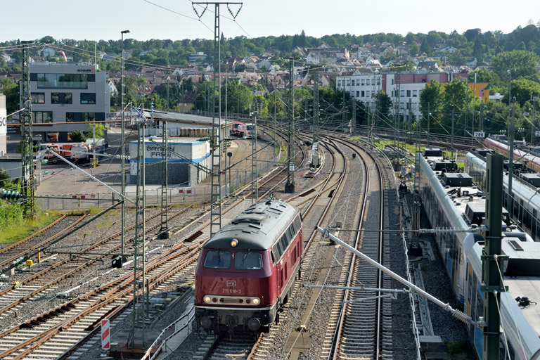 215 018 bei km 16,0 (Juni 2025)