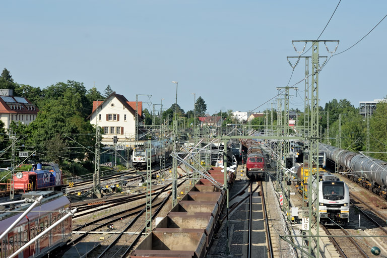 215 018, 2159 263 und 843 092 bei km 15,8 (Juni 2025)