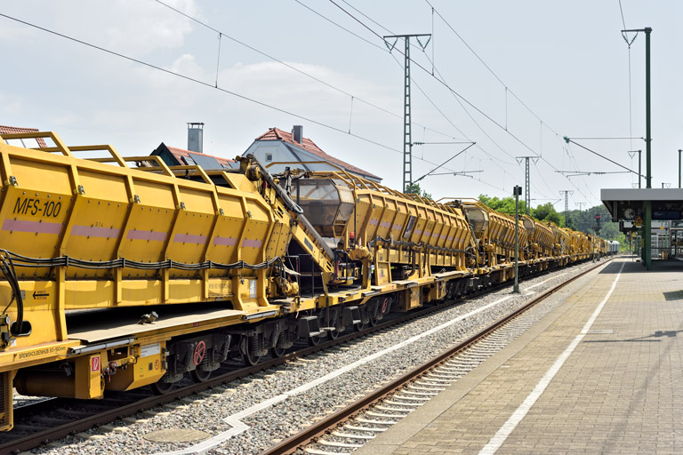 215 101 und 213 339 bei km 16,8 (Juni 2025)