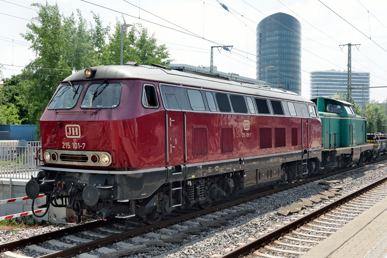 215 101 und 213 339 bei km 15,4 (Juni 2025)