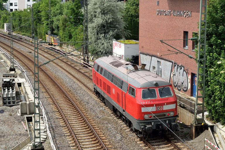 218 837 als HilfZ 99971 bei km 15,8 (Juni 2025)