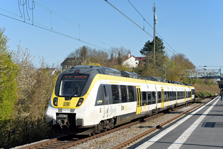 3442 204 als RE 17660 bei km 14,2 (April 2025)