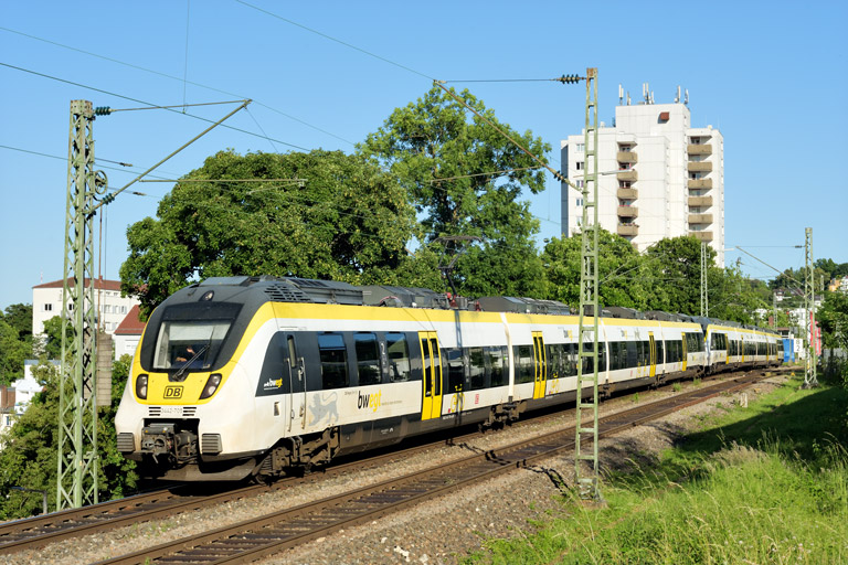 3442 205 und Zug der Baureihe 3442 als RB 33920 bei km 8,2 (Juni 2025)